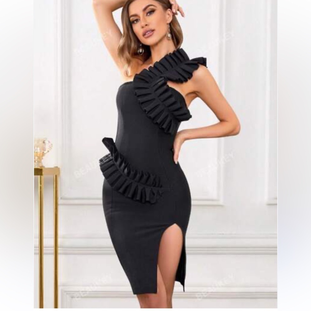 Cocktail bodycon Black Ruffled One-Shoulder mini Dress special occasion NWOT Lrg